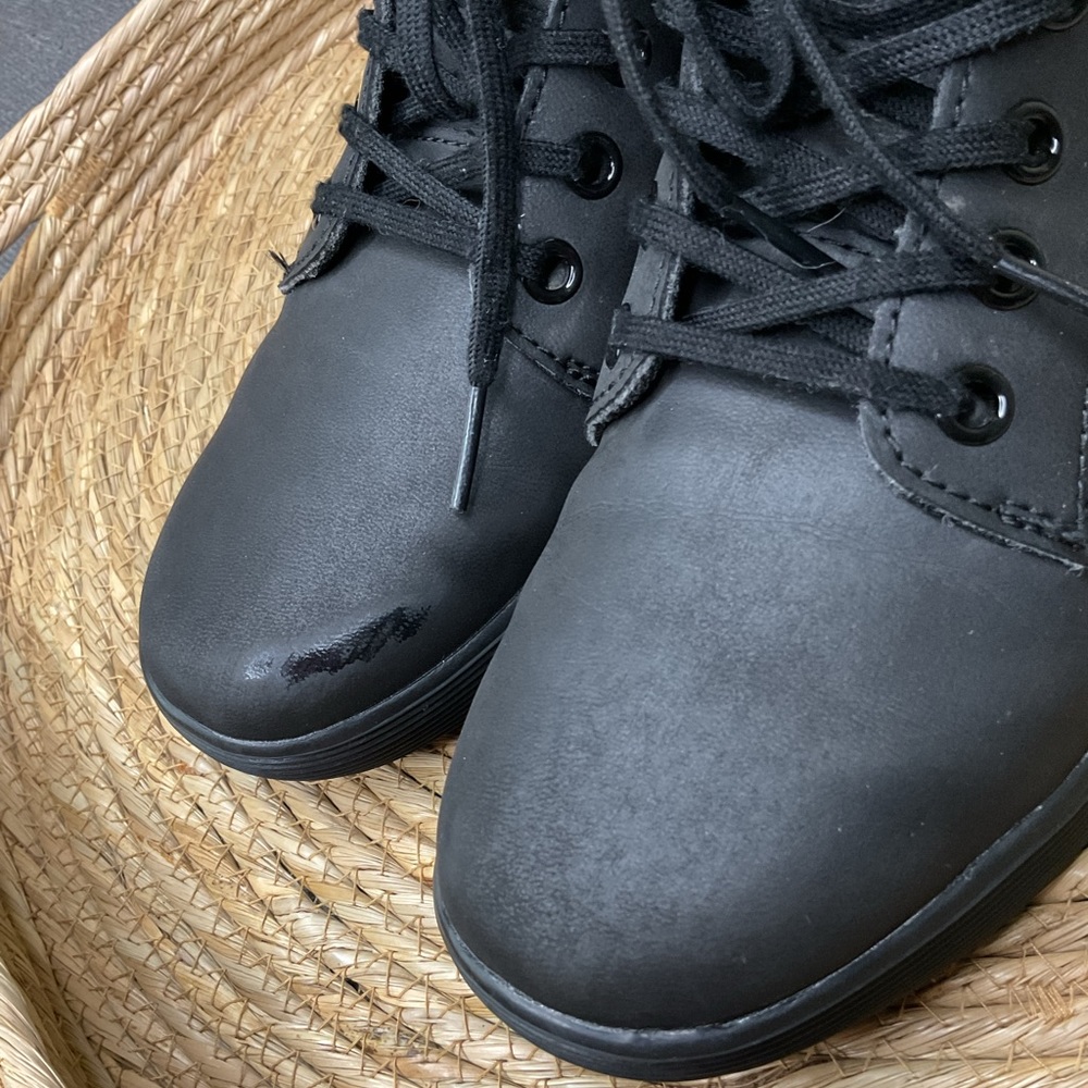 Womens Dr. Martens Sheridan 8-Eye Boot - matte Black Size 6 - Picture 3 of 12